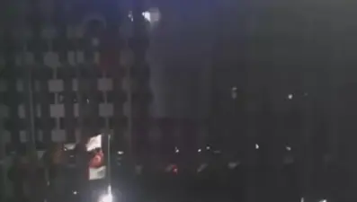 Ankara’da güvenlikle tartışan bir kişi belediye binasına ateş açtı