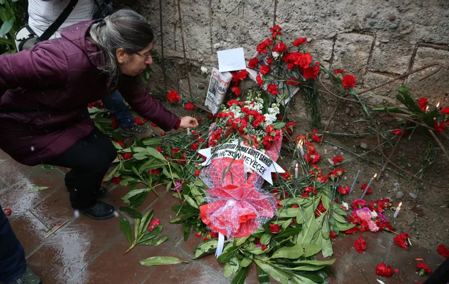 Gazeteci Uğur Mumcu katledilişinin 25'inci yılında anıldı 6 Gazeteci Uğur Mumcu katledilişinin 25'inci yılında anıldı 6