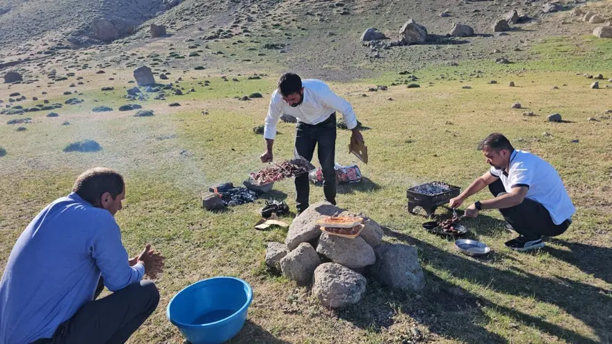 Türkiye'nin en yüksek üçüncü zirvesi: Piknikçilerin yeni gözdesi oldu 3 Türkiye'nin en yüksek üçüncü zirvesi: Piknikçilerin yeni gözdesi oldu 3