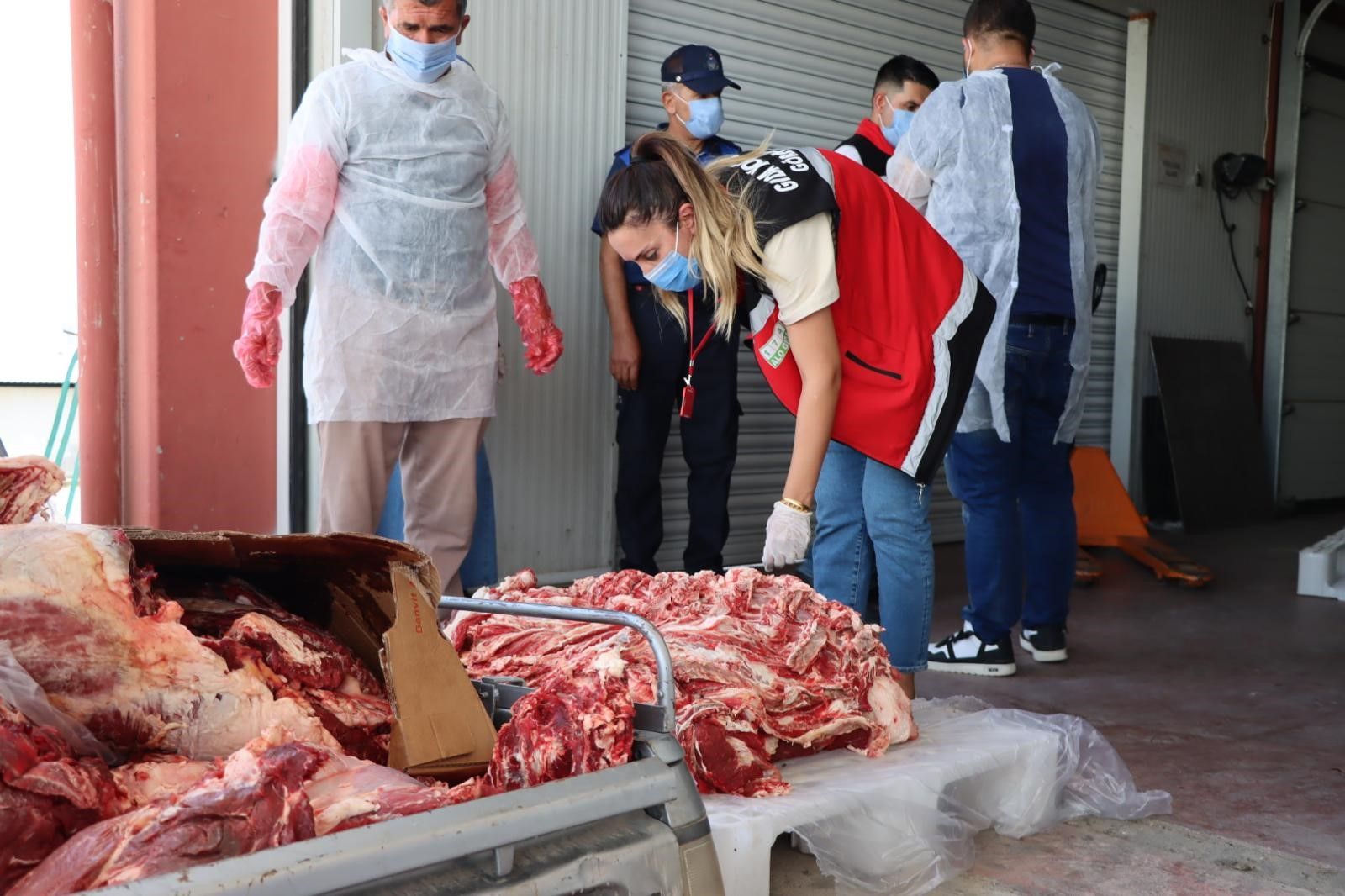 Veremli etleri satacaklardı! 650 kilo kaçak ete el konuldu