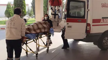Manisa'da tuğla fabrikasında toprak altında kalan işçi kurtarılarak tedavi altına alındı