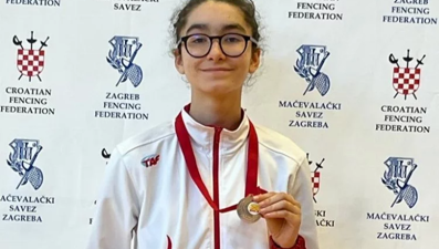 Milli eskrimci Elif Ada Yıldız Hırvatistan'da bronz madalya kazandı