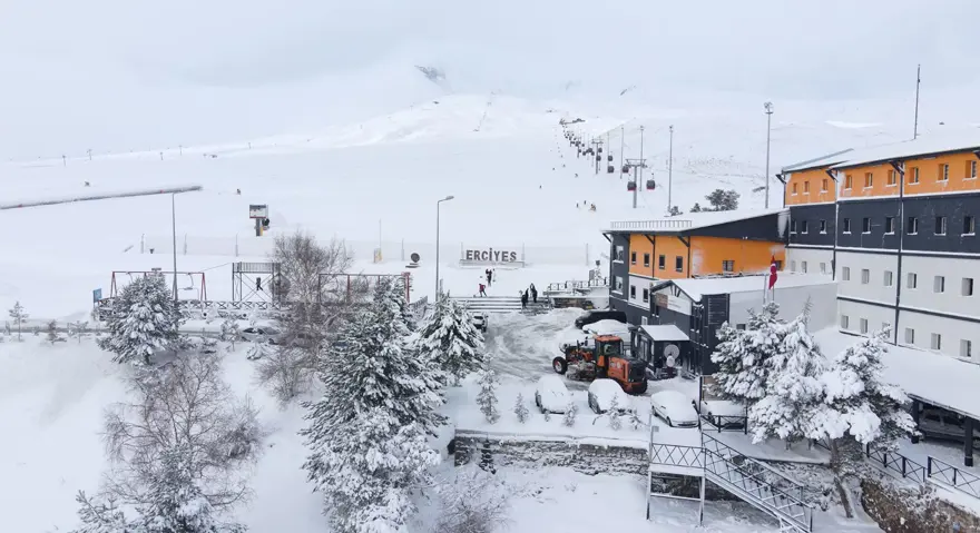 Erciyes'te kar kalınlığı 110 santimetreye ulaştı 
