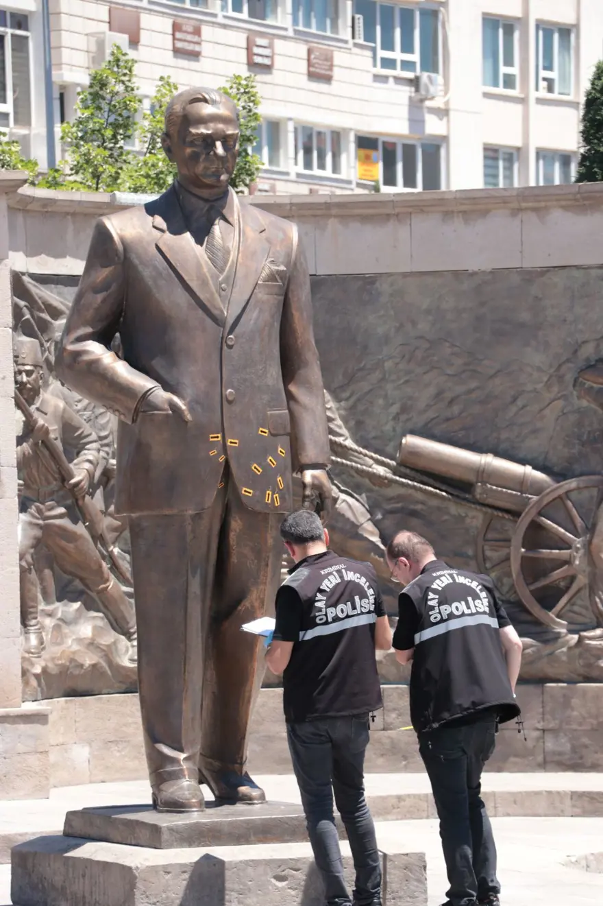 Atatürk Anıtı'na baltalı saldırı! Dayı-yeğen için istenen ceza belli oldu 4
