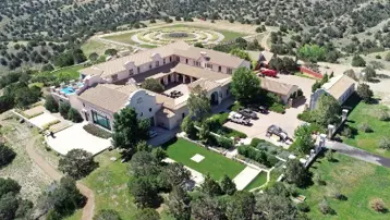 Epstein'in çiftliğine soruşturma, belgelerdeki iddialar araştırılacak