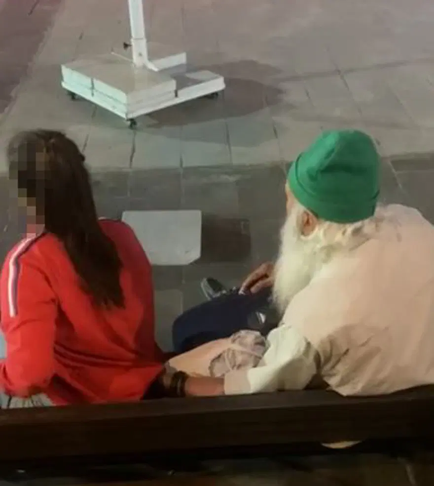 Kendini 'şifacı' olarak tanıttı, 'cinsel istismar'dan tutuklandı 1 Kendini 'şifacı' olarak tanıttı, 'cinsel istismar'dan tutuklandı 1