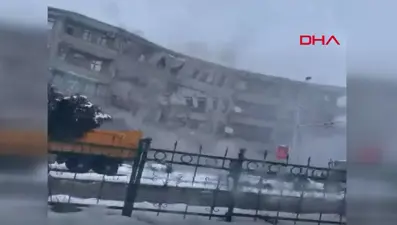 Aracıyla deprem bölgesinden kaçarken dehşeti yaşadı