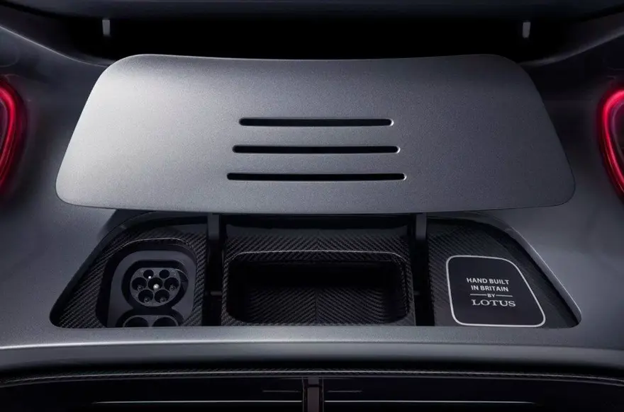 2.2 milyon dolarlık elektrikli otomobil piyasaya çıkmadan tükendi 11