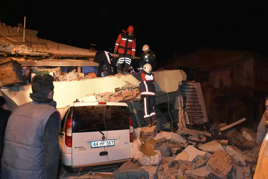 Elazığ'da 6,8'lik deprem (Bölgeden son fotoğraflar) 32