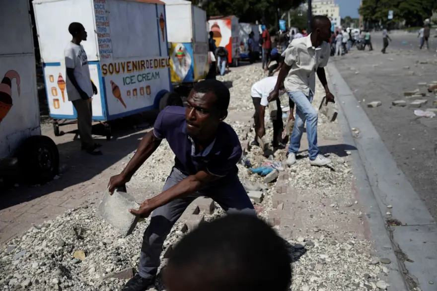 Haiti'de hükümet karşıtı protestolar şiddet olaylarına sahne oluyor 11
