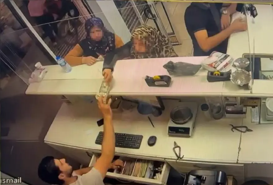 Döviz bürosunda bir anlık dalgınlık 24 bin liraya mal oldu 1