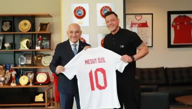 Mesut Özil'den TFF Başkanı Mehmet Büyükekşi'ye Ziyaret