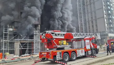 Kadıköy'de 12 katlı rezidans inşaatında yangın