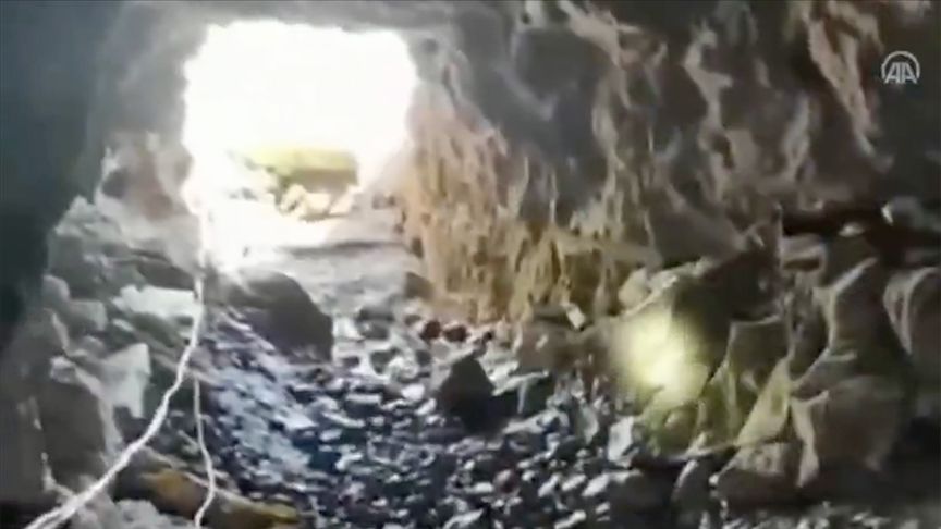 Mehmetçik teröristlerin Zap'taki ''kale''sine girdi