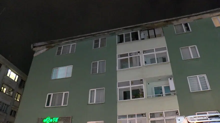 BİNANIN GİRİŞİNDEKİ DÜKKANLAR ZARAR GÖRDÜ 3