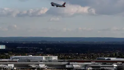Corona virüsün mutasyonu nedeniyle hangi ülkeler İngiltere’ye seyahat yasağı uyguluyor?