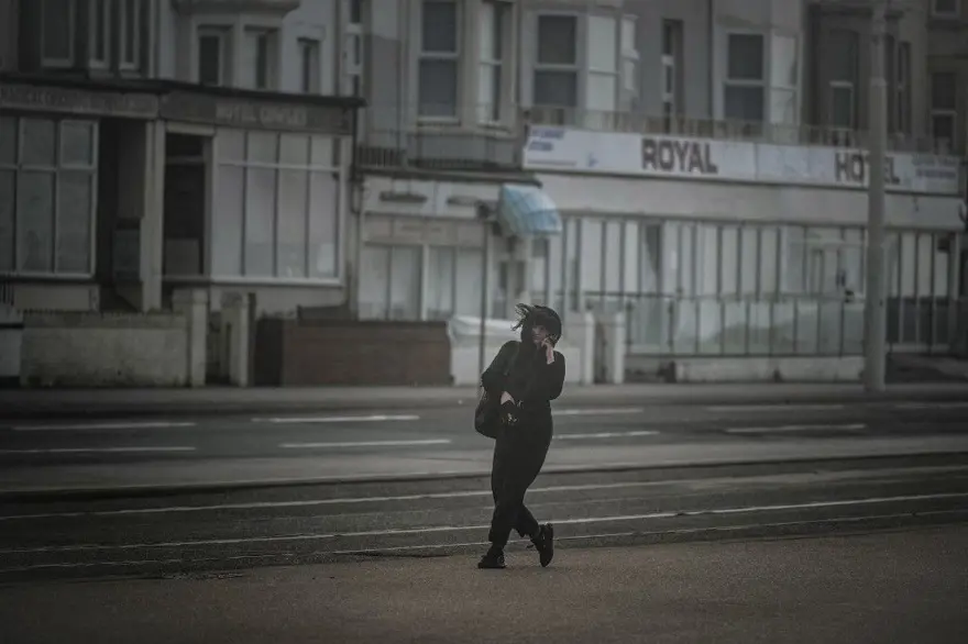 Yüzyılın en güçlü fırtınası: Rüzgar rekor kırdı, evler elektriksiz kaldı! 1