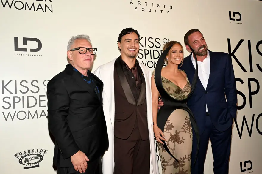 Jennifer Lopez ile Ben Affleck boşanma sonrası ilk kez yan yana: Eski eşler galada buluştu 1 Jennifer Lopez ile Ben Affleck boşanma sonrası ilk kez yan yana: Eski eşler galada buluştu 1