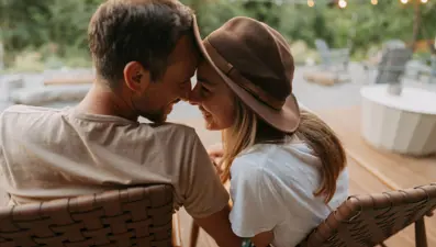 Sizinle ciddi mi düşünüyor? İlişkilerde gerçek ilgiyi gösteren işaretler