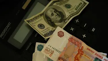 Dolar/ruble paritesi 1,5 yıl sonra 100’ü geçti