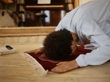 TEHECCÜD NAMAZI NASIL KILINIR? Teheccüd Namazı toplam kaç rekattır? Teheccüd Namazı farzı ve sünneti kaç rekat?