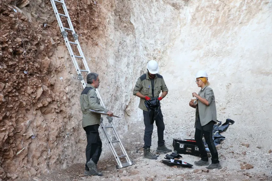 Hendeklerkazıldı, fay hattı 7 bilim insanı tarafından inceliyor: “Komşu illerde tehlikeseviyesi yükseldi” 3 Hendeklerkazıldı, fay hattı 7 bilim insanı tarafından inceliyor: “Komşu illerde tehlikeseviyesi yükseldi” 3