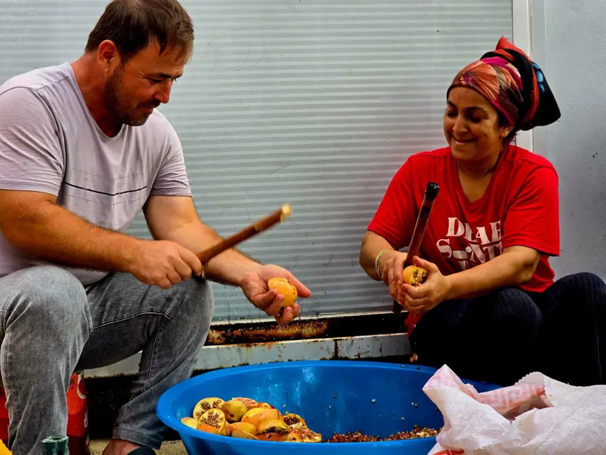 Sabah erken saatlerde bir araya geliyorlar: Mahalleliyi birleştiren imece geleneği Sabah erken saatlerde bir araya geliyorlar: Mahalleliyi birleştiren imece geleneği