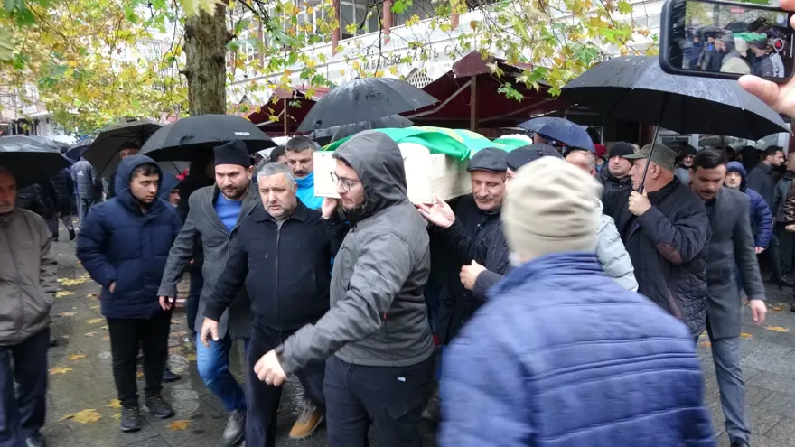 Mustafa öğretmene,Öğretmenler Günü’nde gözyaşlarıyla veda 