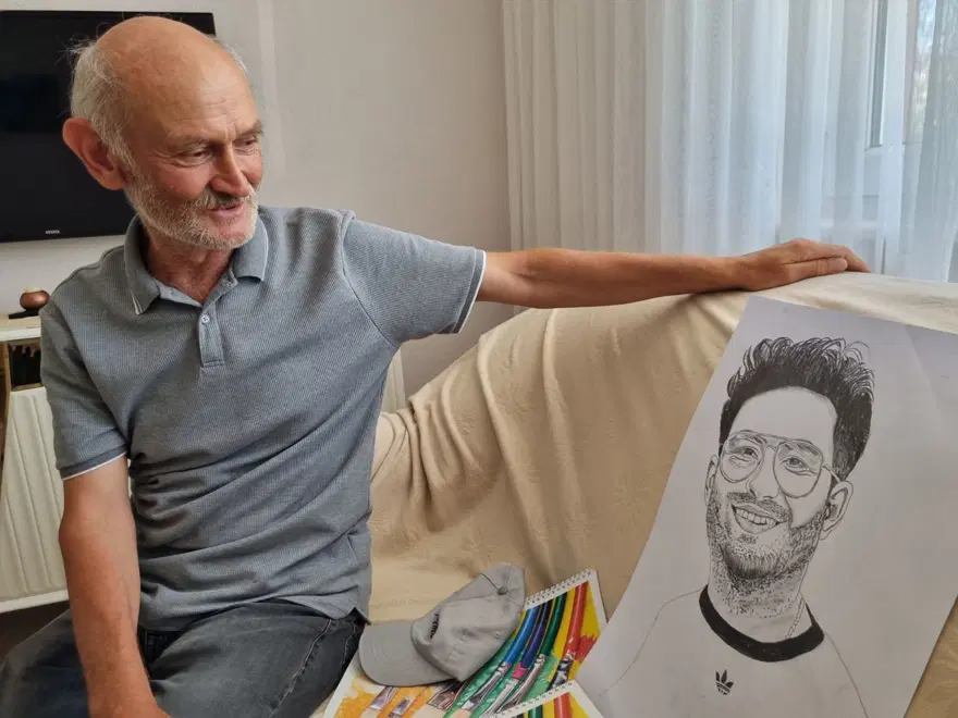 Emekli oldu, içinden yetenek çıktı: Çizdiği resimlerle hayran bırakıyor 