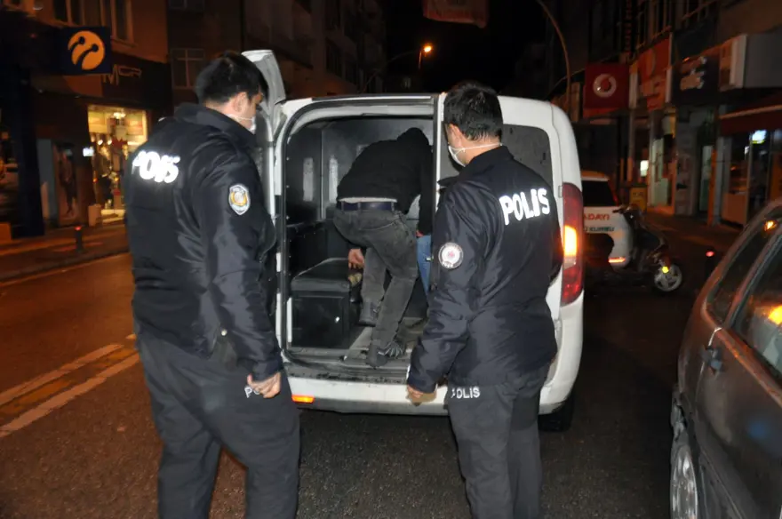 Polisin kapattığı kahvehaneyi 2 saat sonra yeniden açtılar 14