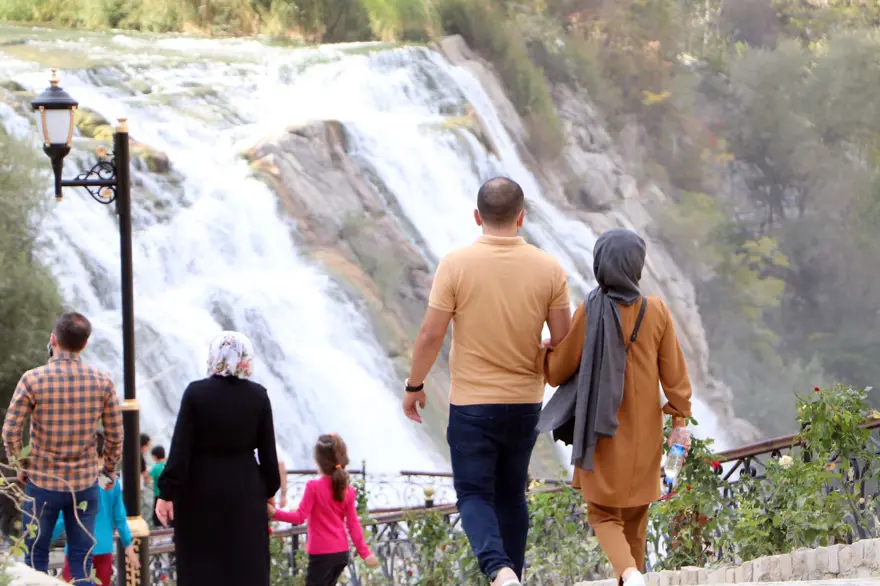 Türkiye'nin en büyüğü 'Tortum Şelalesi' artık 24 saat gezilebiliyor 5