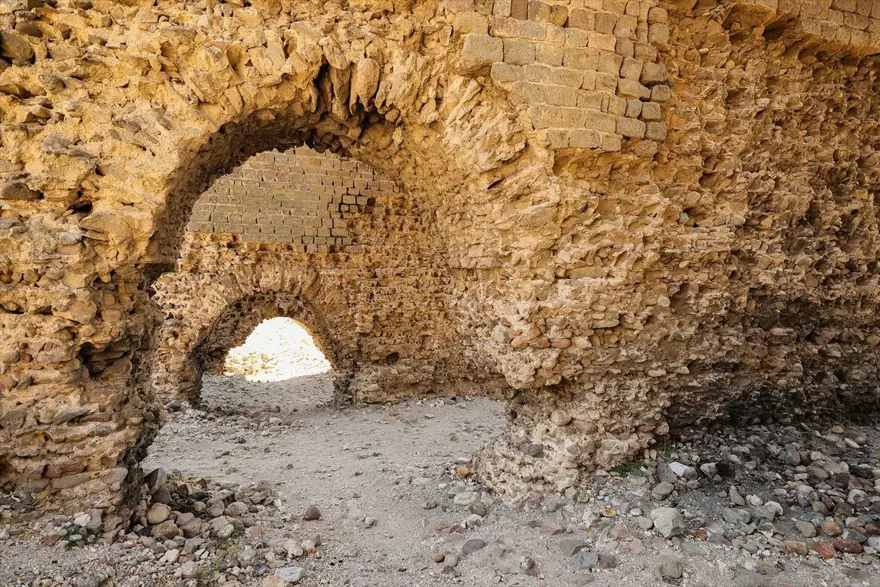'Türkiye'nin kolezyumu'nda seçkinlere özel 1800 yıllık localar bulundu 11