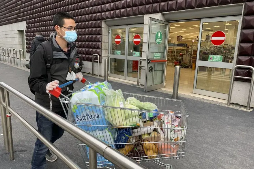 İtalya'da kız kardeşi karantinada ölen İtalyandan isyan çağrısı: Yardım edin 5