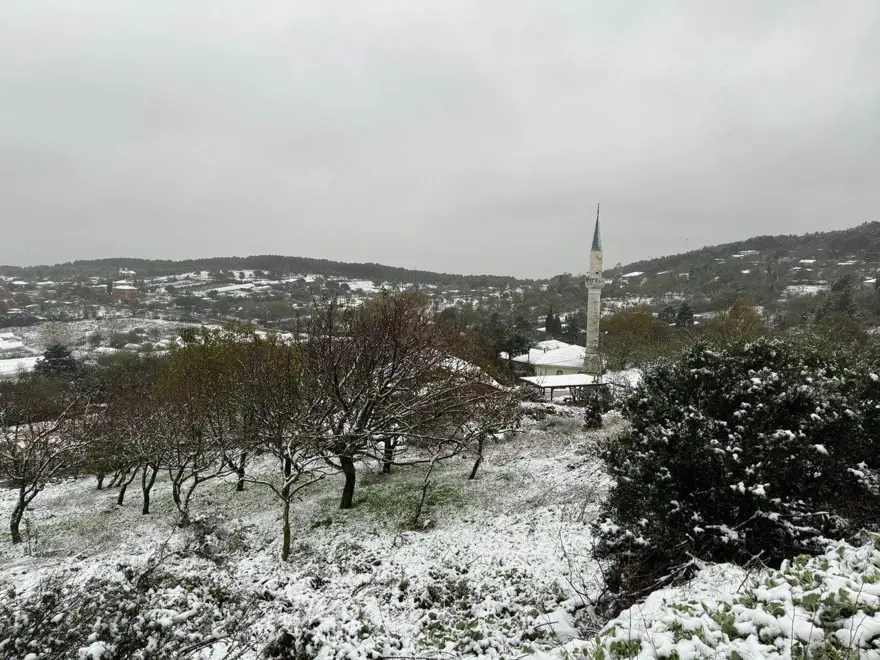 İstanbul'da 7 yıl aradan sonra kasımda kar yağdı 25