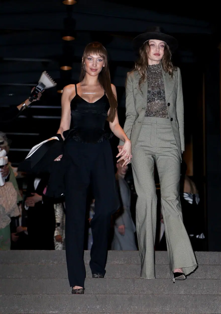 Gigi Hadid ve Bella Hadid kardeşler düğünde 3
