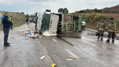 Belediyenin çöp kamyonu devrildi: 1 ölü, 1 yaralı
