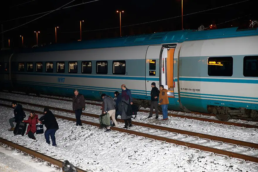 Ankara'da tren kazası: 9 kişi öldü, 84 kişi yaralandı 16