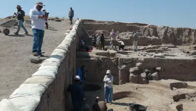 Kilis'teki Oylum Höyük'te, sıcak havaya rağmen kazı çalışmaları sürüyor