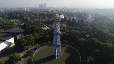 İzmir'de prostat kanseri farkındalığı için Paraşüt Kulesi'ne mavi kravat taktılar