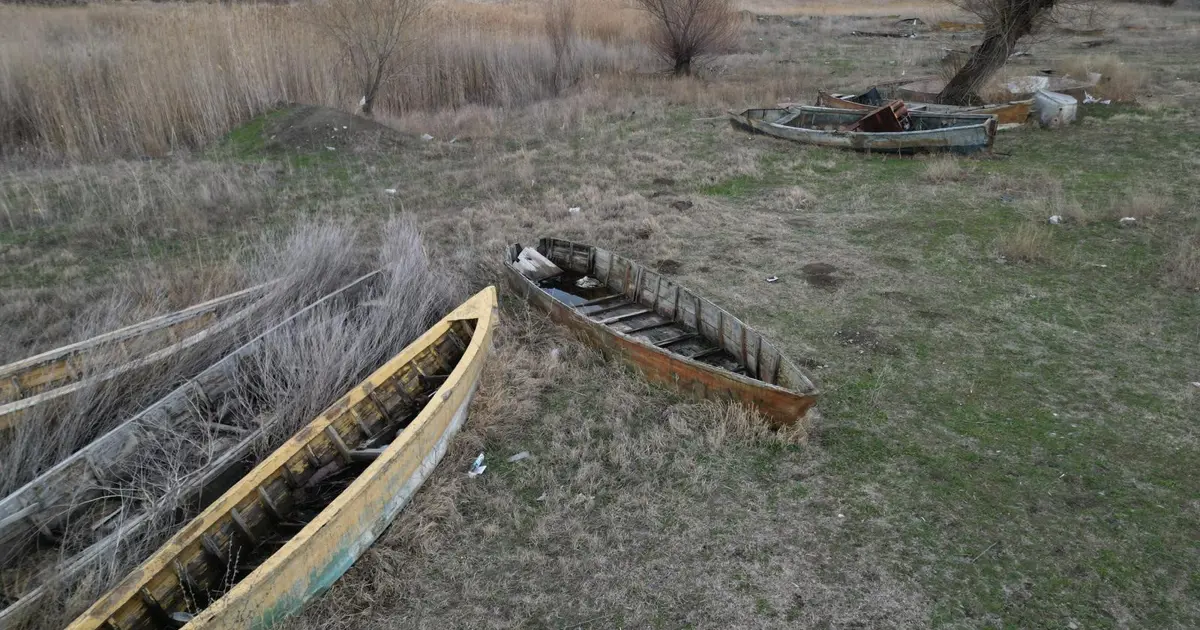 Türkiye'nin en büyük göllerinden. Kritik eşik aşıldı, simge kayıklar toprağa hapsoldu