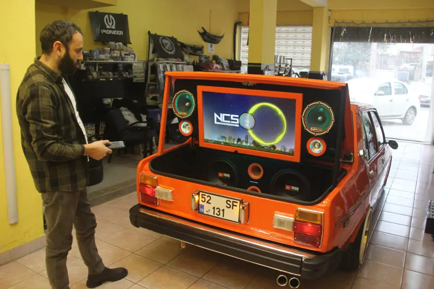 1978 model, yarım milyonluk araç: 1 yıldır iş yerinde dekor olarak duruyor 