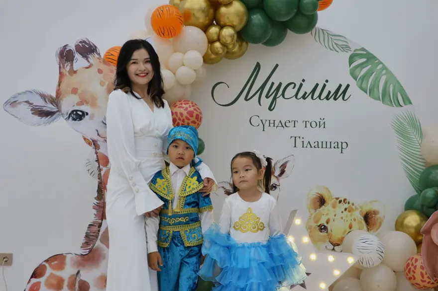 Kazakistan'da ilginç gelenek: Doğduğundan beri uzattığı saçları merasimle kesildi 7