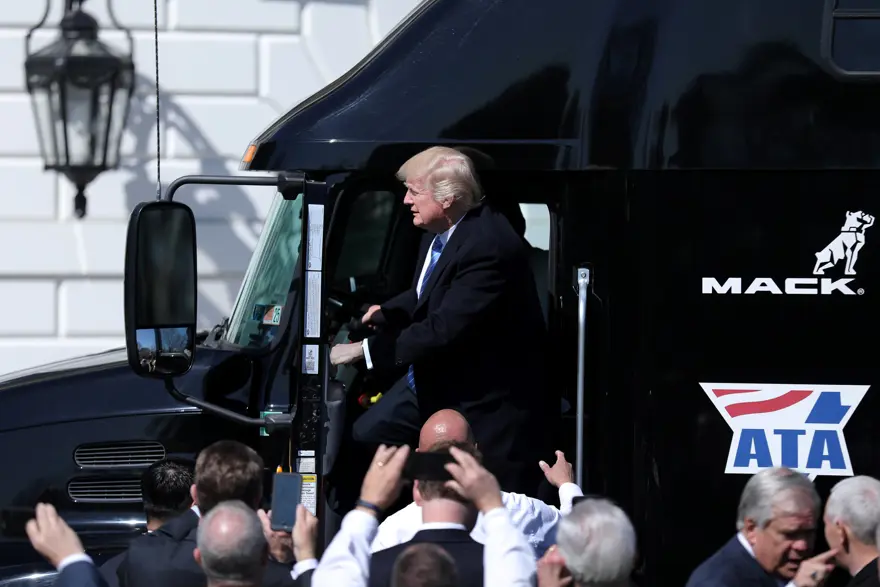 Trump TIR şoförü oldu 1