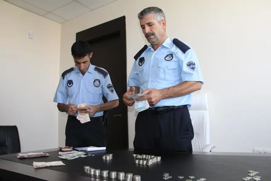 Dilencinin üzerinden çıkan para şaşırttı 1 Dilencinin üzerinden çıkan para şaşırttı 1