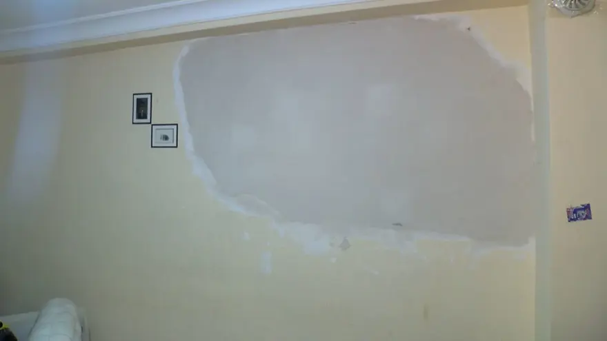 Faciadan dönüldü: Yıkım sırasında yan binanın duvarı yıkıldı 3 Faciadan dönüldü: Yıkım sırasında yan binanın duvarı yıkıldı 3