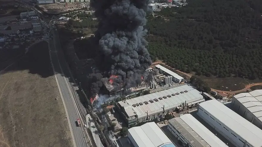 İstanbul Tuzla'da fabrika yangını (Patlama oldu, yaralılar var) 19