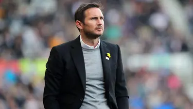 Lampard, gole sevinirken elini kırdı