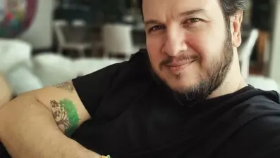 Şahan Gökbakar dolandırıldı