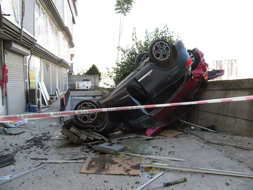Viteste unuttuğu aracıyla ikinci kattan düştü 4 Viteste unuttuğu aracıyla ikinci kattan düştü 4