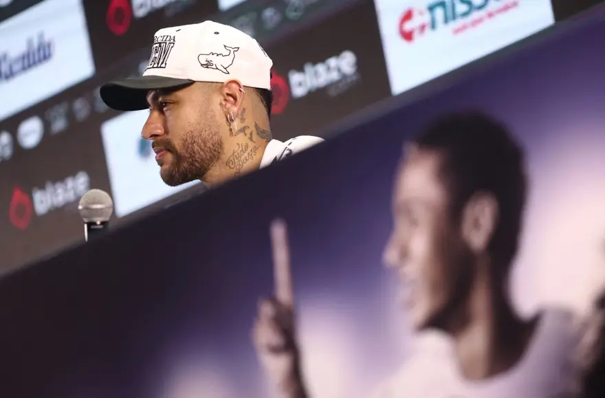 Yıldız futbolcu Neymar her şeyin başladığı yerde: "Prens geri döndü!" 5 Yıldız futbolcu Neymar her şeyin başladığı yerde: "Prens geri döndü!" 5